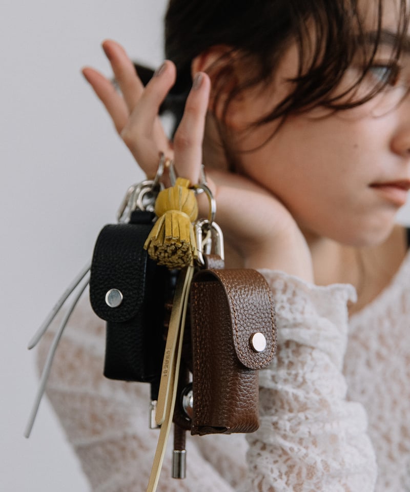 B-25403】 BEAURE レザー リップケース チャーム | BEAURE OFFIC