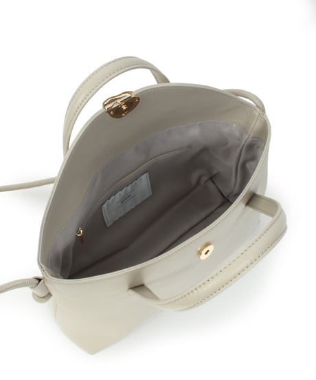 【B-25035】BEAURE カウレザー メタルモチーフ フラップ トート