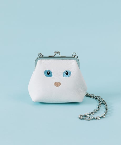 【B-23516】BEAURE カウレザー 黒ネコ刺繍 がま口ポシェット