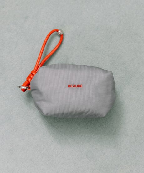 【B-26153】BEAURE ストラップ付き ナイロン バルーン ポーチ