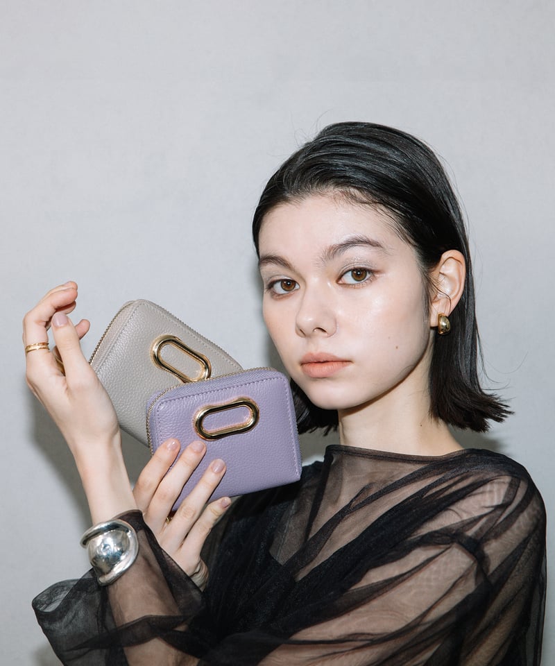 B-23402】BEAURE カウレザーメタルパーツ二つ折りジップウォレット  