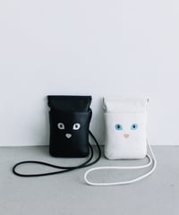 【B-24019】BEAURE カウレザー　ネコ刺繍 口金スマホショルダー