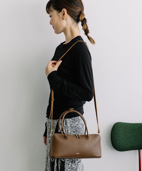 【B-25419】BEAURE 横長 ブガッティ型 2Way ショルダー Bag