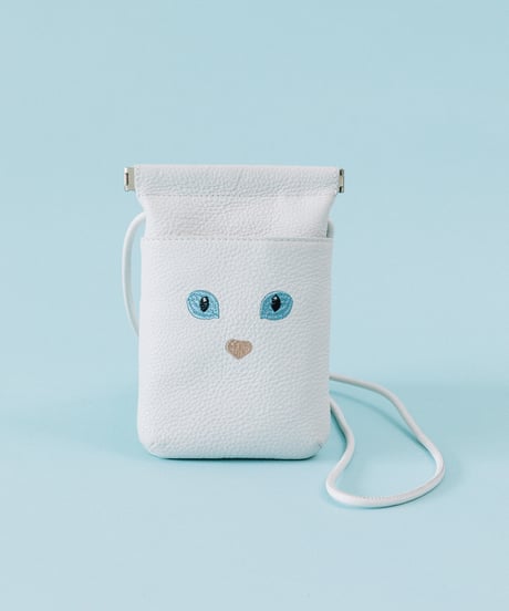 【B-24019】BEAURE カウレザー　ネコ刺繍 口金スマホショルダー