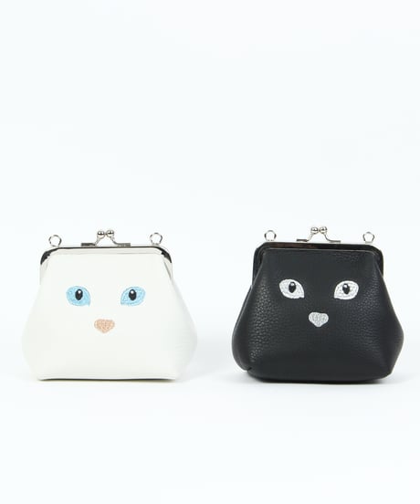 【B-23516】BEAURE カウレザー 黒ネコ刺繍 がま口ポシェット