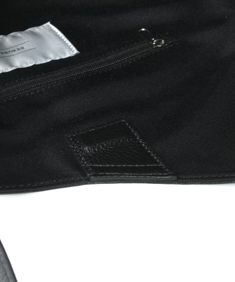 【B-24084】BEAURE　カウレザー　樹脂ボール付きアシンメトリーデザインショルダーバッグ