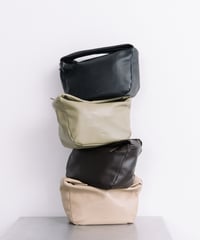 【B-26221】BEAURE ソフトレザー ワンハンド Bag