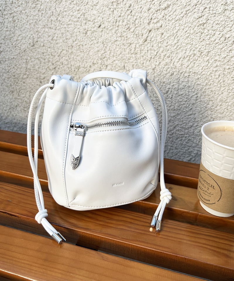 B-23331】BEAURE カウレザー コンチョ金具 ドローストリングバッグ