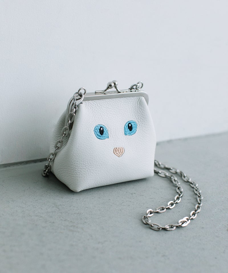 B-23516】BEAURE カウレザー 黒ネコ刺繍 がま口ポシェット | BEAURE O