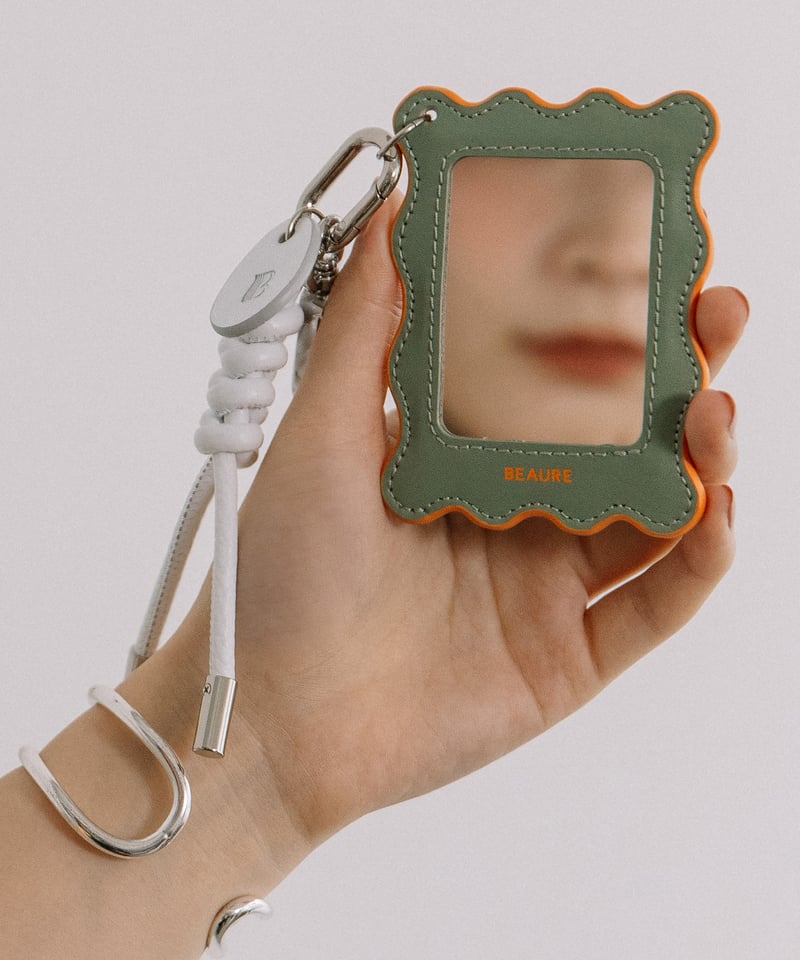 B-26111】BEAURE ミラー フレーム レザー チャーム | BEAURE OFFI