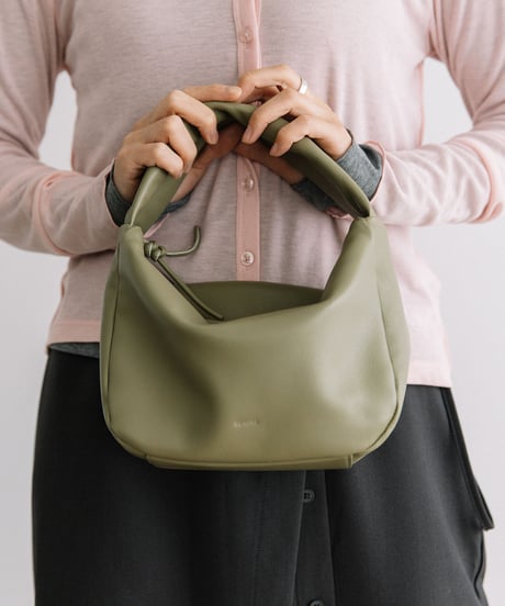【B-26221】BEAURE ソフトレザー ワンハンド Bag