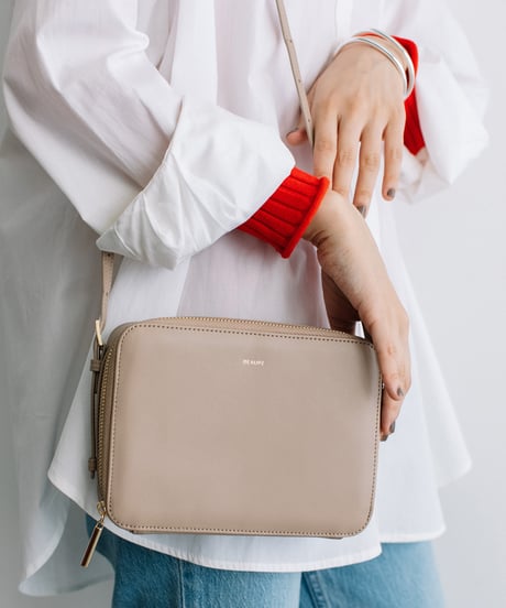 【B-24235】BEAURE シープレザー スクエアウォレットショルダー