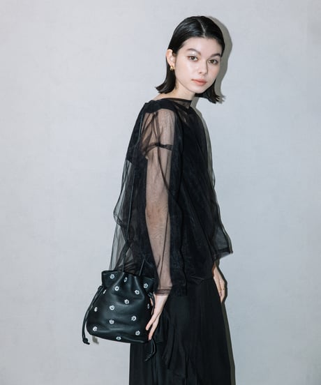 【B-23414】BEAURE カウレザー メタリックフラワー刺繍 巾着ショルダー