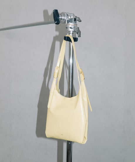 【B-25036】BEAURE カウレザー トライアングル トート