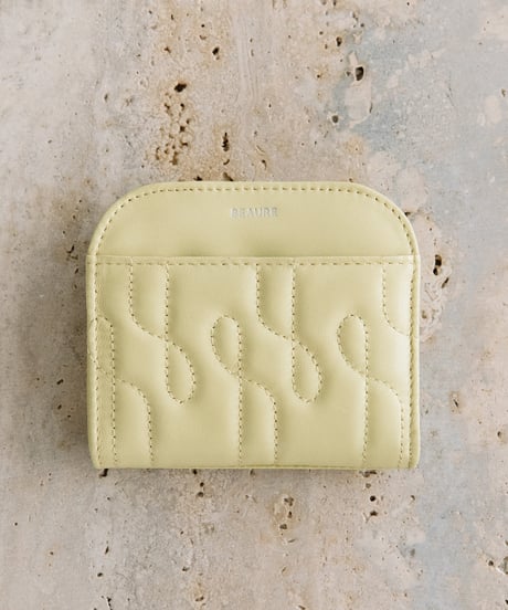 【B-25307】BEAURE Quilted Leather Bifold ウォレット