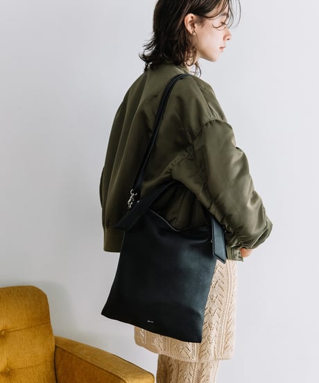 【B-25422】BEAURE リボン ディテール 薄マチ ショルダー Bag