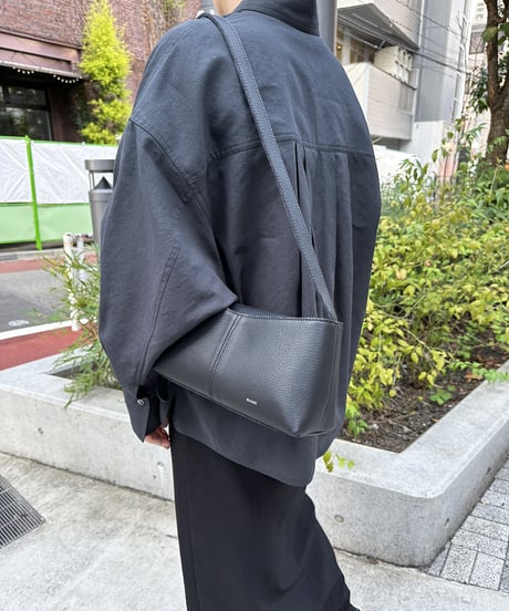 【B-23523】BEAURE カウレザー スクエアハンドバッグ