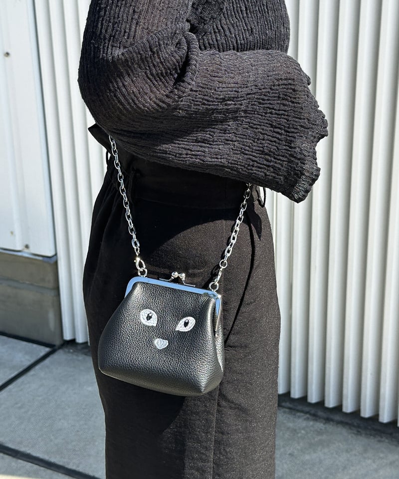 B-23516】BEAURE カウレザー 黒ネコ刺繍 がま口ポシェット | BEAURE O