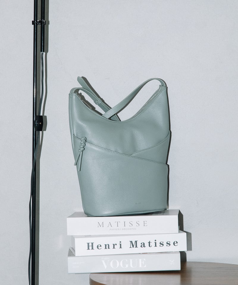 B-25022】BEAURE カウレザー スラントポケット バケツ ショルダー