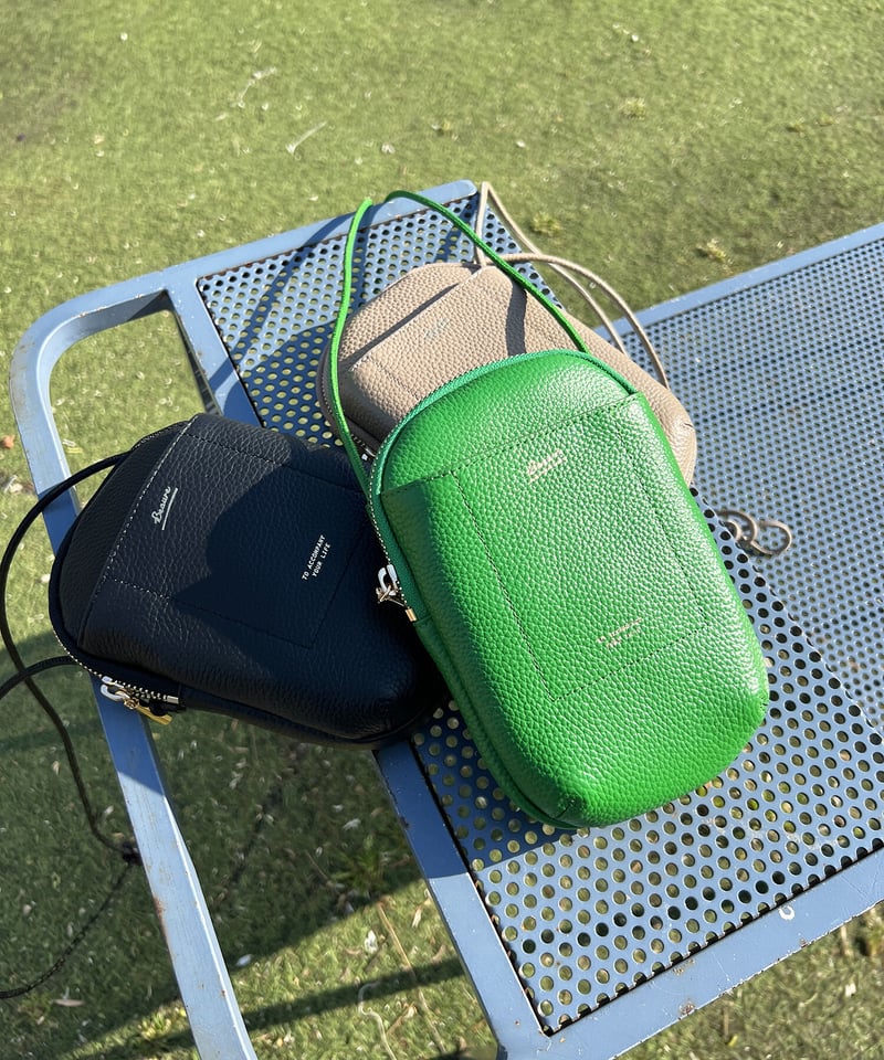 B-22353】カウレザー ラウンドスマホショルダーバッグ | BEAURE OFFICIA...