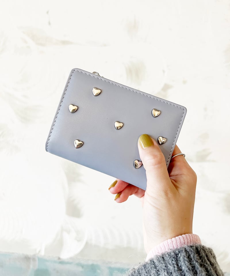 B-23530】BEAURE カウレザー ハートスタッズ二つ折りコンパクト