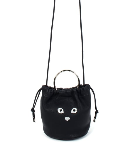 【B-23515】BEAURE カウレザー 黒ネコ刺繍 巾着ポシェット