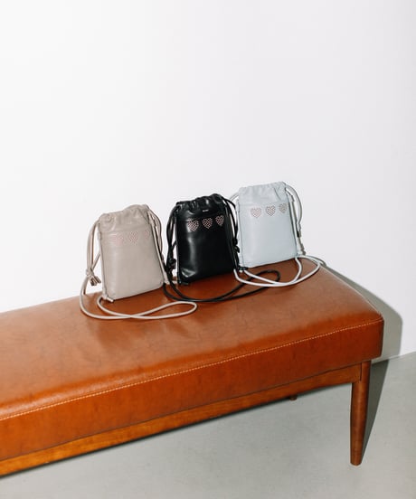 【B-24029】BEAURE　カウレザー　ハートスタッズ巾着スマホショルダー