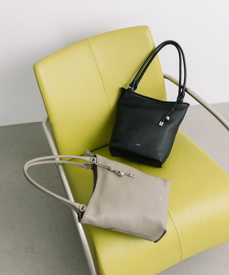 【B-26215】BEAURE レザー 縦長 ショルダー Bag