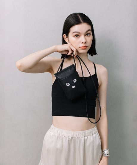 【B-24019】BEAURE カウレザー　ネコ刺繍 口金スマホショルダー