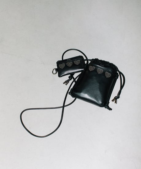 【B-24029】BEAURE　カウレザー　ハートスタッズ巾着スマホショルダー