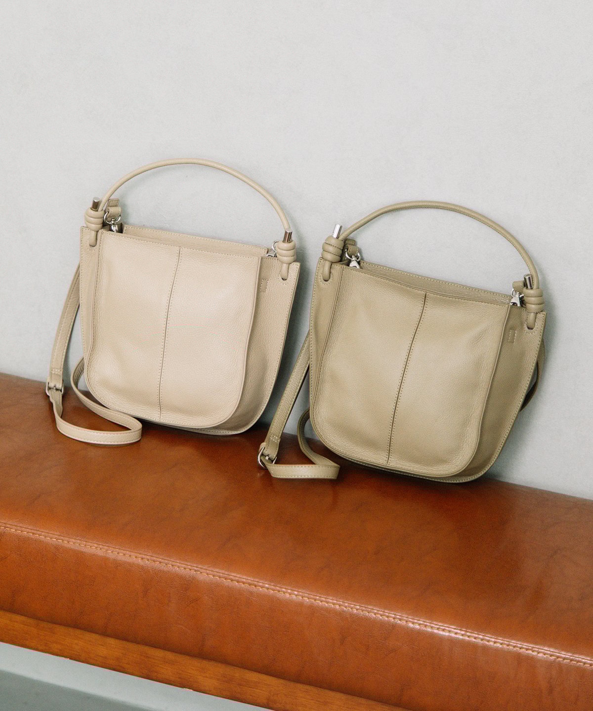 B-24091】BEAURE カウレザー 丸手ワンハンドルラウンド2WAY B-24091】BEAURE カウレザー 丸手ワンハンドルラウンド2WAY