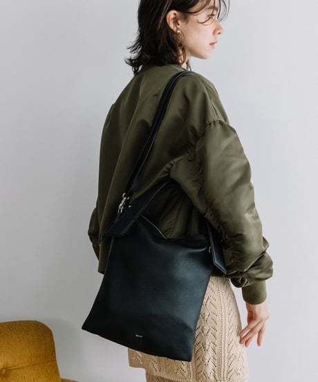 【B-25422】BEAURE リボン ディテール 薄マチ ショルダー Bag