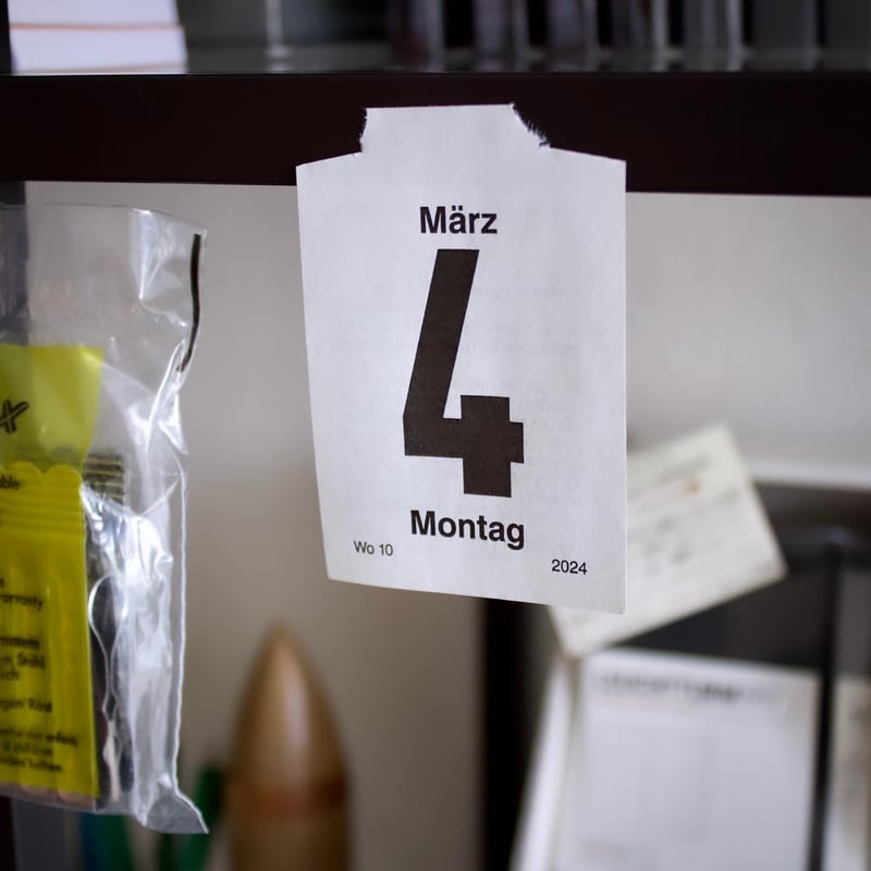 ペーパーボンド 貼ってはがせる不思議なボンド | WRITE&DRAW.