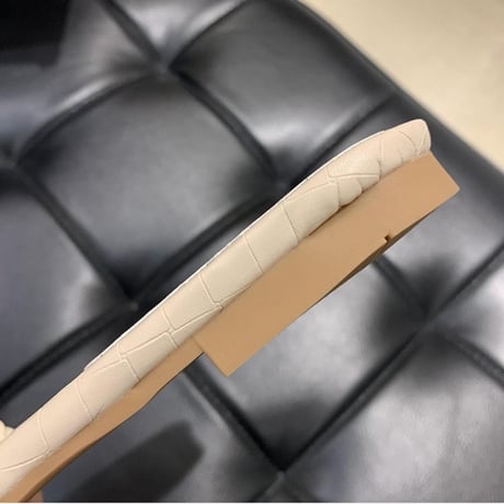 フラット編みサンダル
