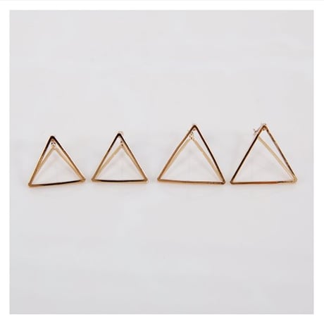 ３Dトライアングルピアス