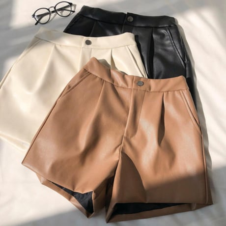 レザーショートパンツ