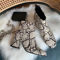 パイソン柄ショートブーツ
