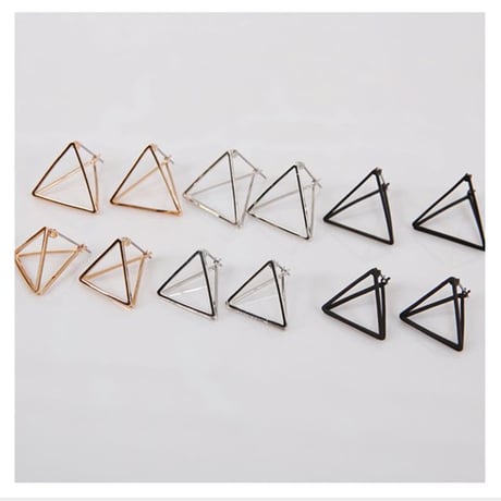 ３Dトライアングルピアス