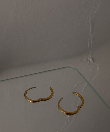 t n hoop pierce M  gold