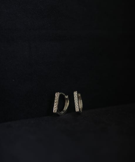 t hoop bar  diamond pierce