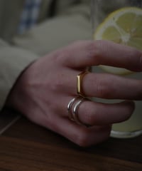 E ring gold