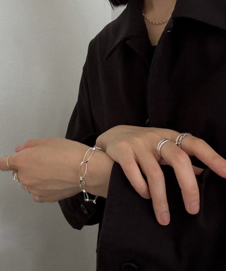 twist oval chain bracelet