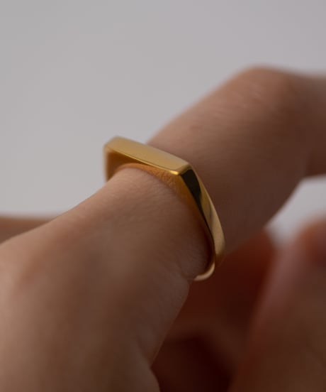 E ring gold