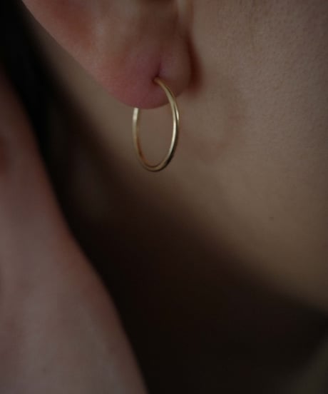 p hoop pierce M gold