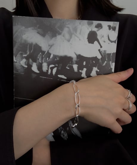 twist oval chain bracelet