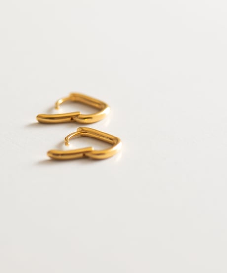 small square  pierce gold