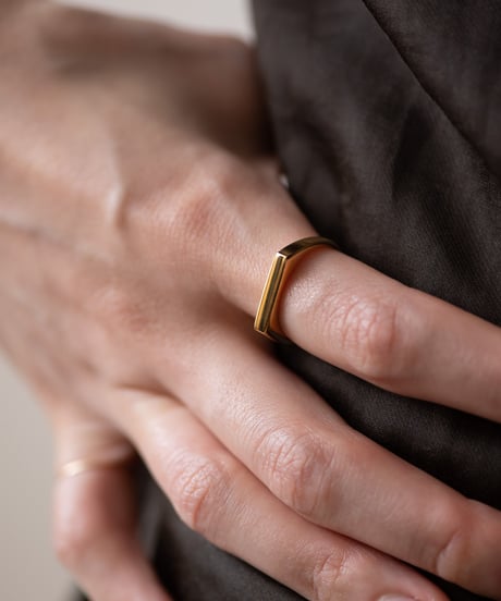 E ring gold