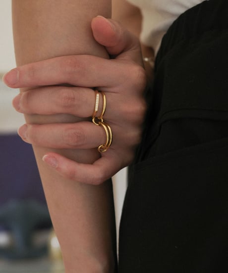 bar diamond ring gold