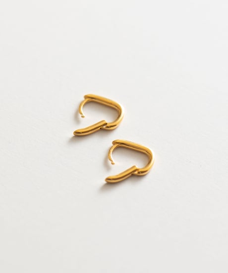 small square  pierce gold