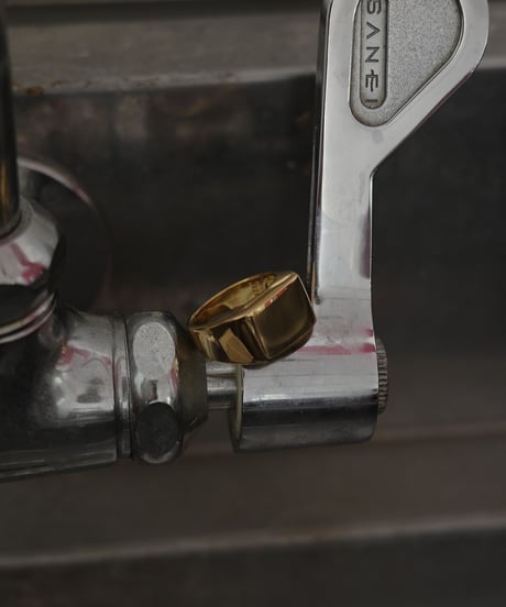 square wide ring gold